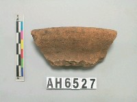 藏品(褐色夾砂陶口緣)的圖片